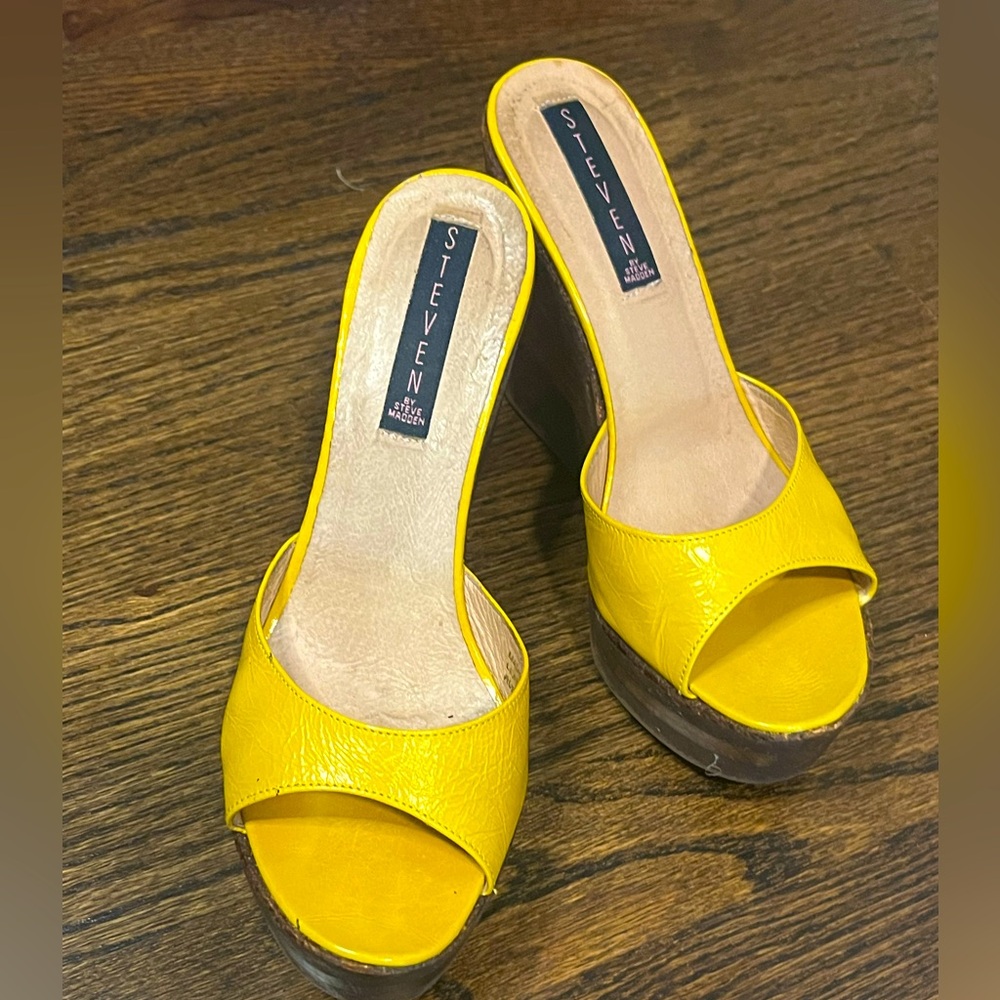 Steven By Steve Madden Mustard Yellow Wedge Sandal with Wooden/Cork Sole SZ 6